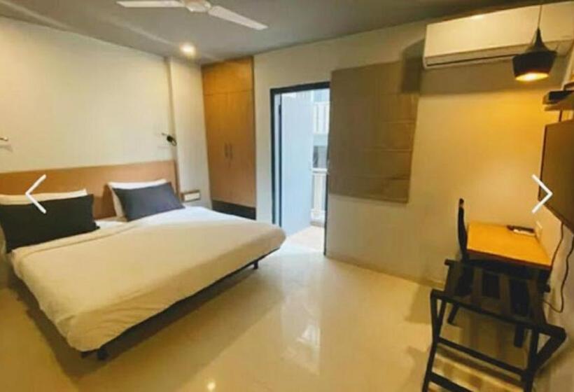 The Umen Hotel Sector 49