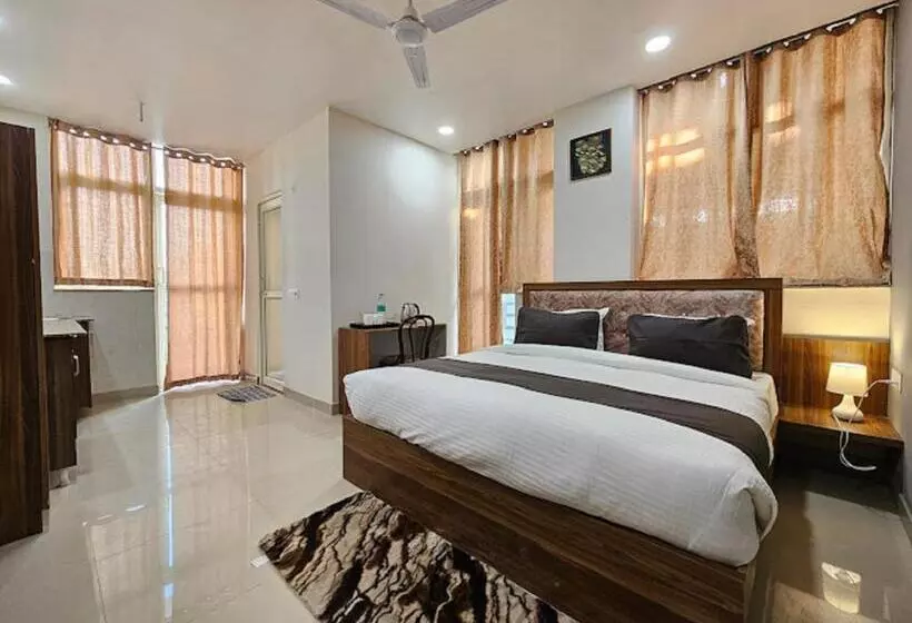 The Umen Hotel Sector 49