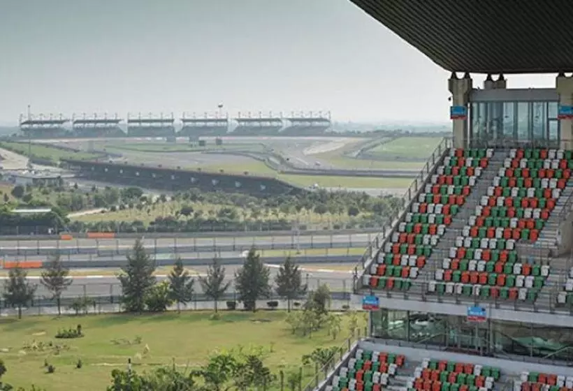 The Umen Hotel Sector 49