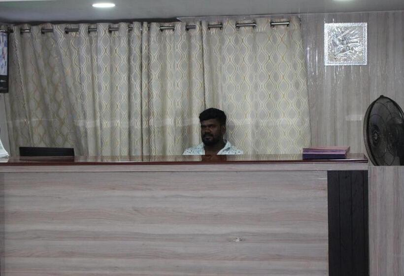 בית מלון כפרי Chennai Palace