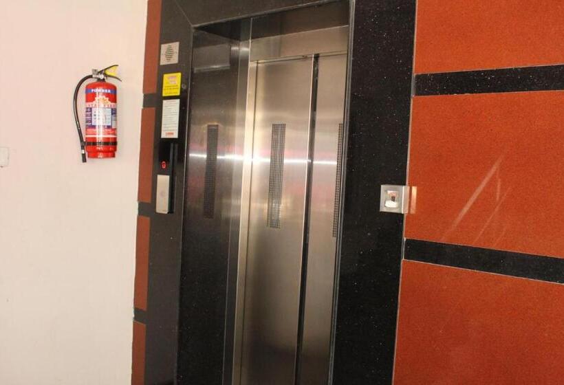 בית מלון כפרי Chennai Palace