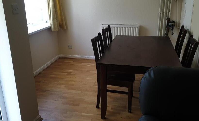 בית מלון כפרי Mannat Villa Resort