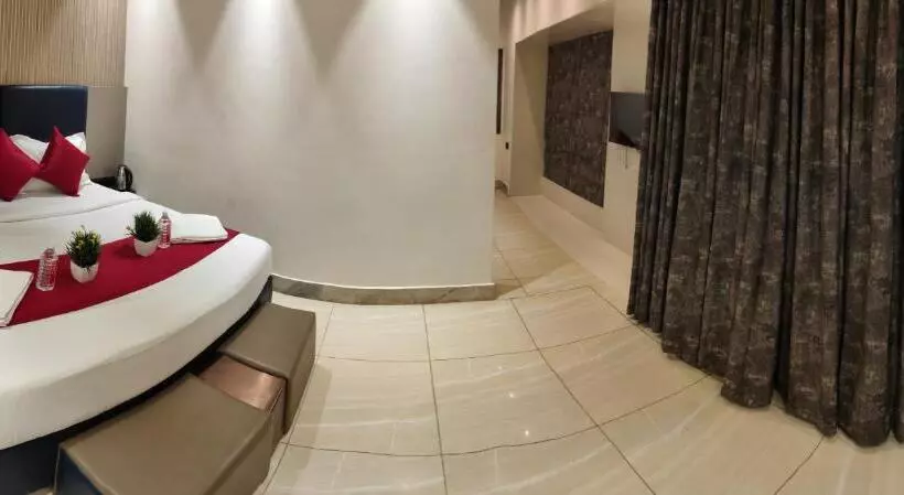 Hotelli Kiara Shirdi Park Inn
