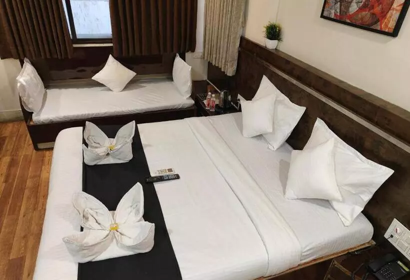 Hotelli Kiara Shirdi Park Inn