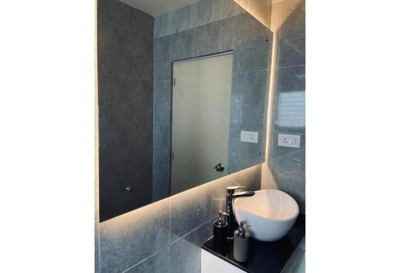 هتل Sunset Homes Imphal