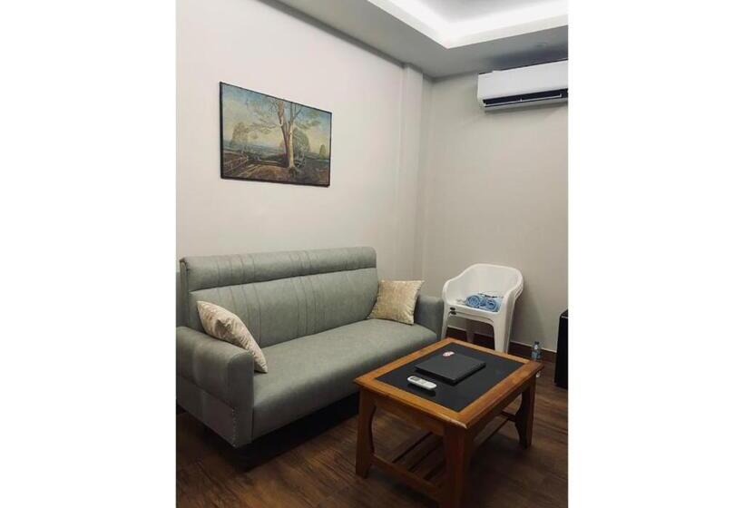 هتل Sunset Homes Imphal