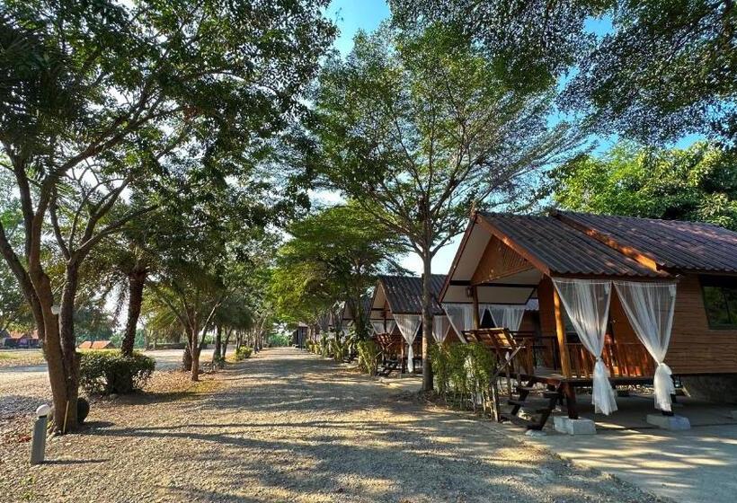 Pensão อิงน้ำท่าจีน