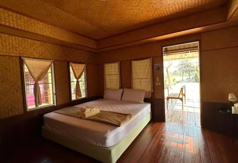 ペンション อิงน้ำท่าจีน