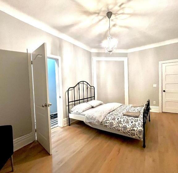 پانسیون O Canada Guest House