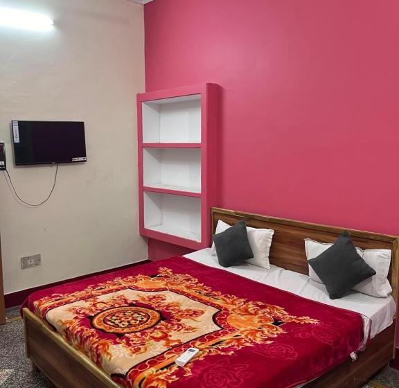 펜션 Shree Rameshwaram Guest House And Stay 200 Meter From Shree Ram Lalla Temple