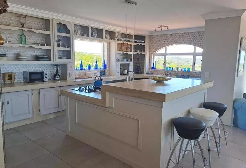 Stone Crown Manor B&b