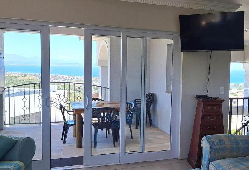 Stone Crown Manor B&b