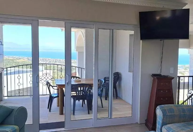 Stone Crown Manor B&b