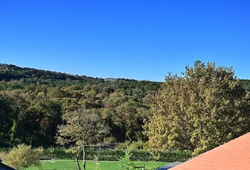هتل Forest Villa ,6 Minute İstanbul Airport