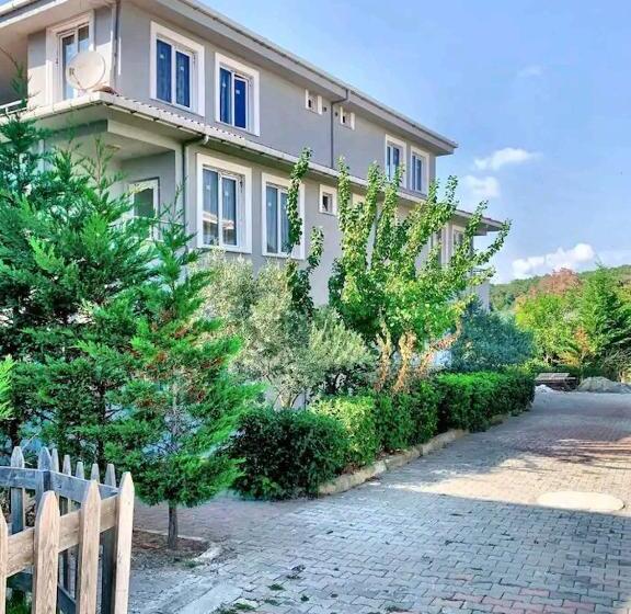 בית מלון כפרי Forest Villa ,6 Minute İstanbul Airport