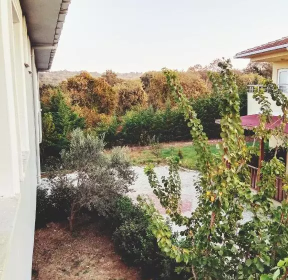 هتل Forest Villa ,6 Minute İstanbul Airport
