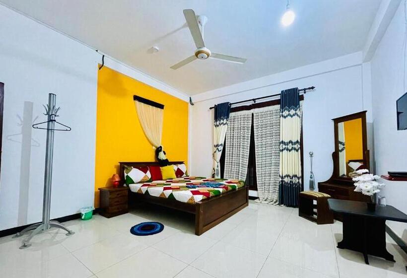 Hotel Rathnayake Rest