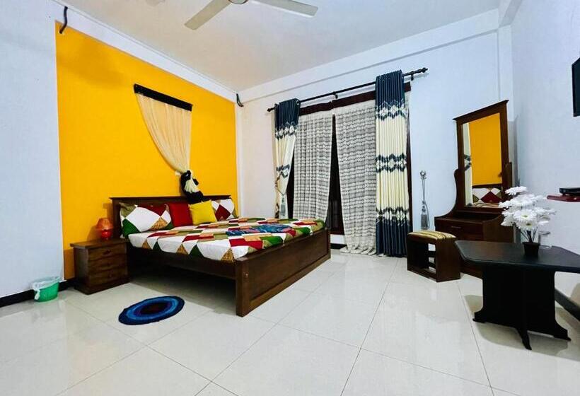 Hotel Rathnayake Rest