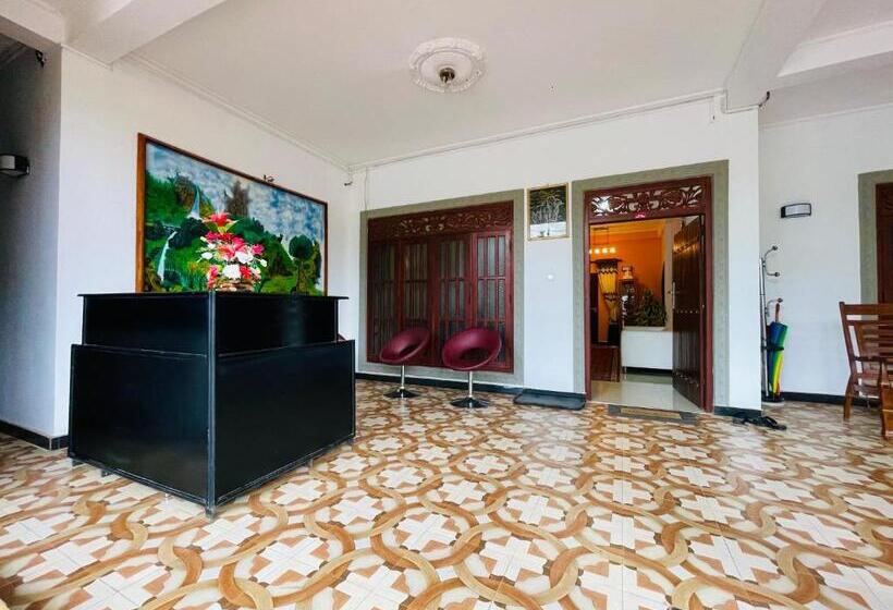 Hotel Rathnayake Rest