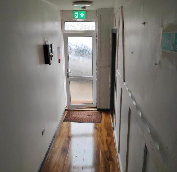 酒店 The Silver City