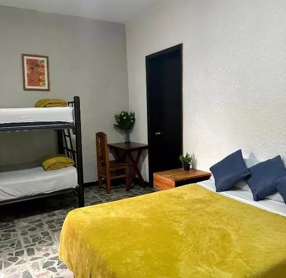 ペンション Hostel Xitla