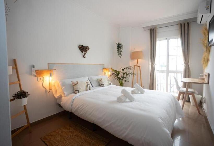 پانسیون Naim Guest House Nerja