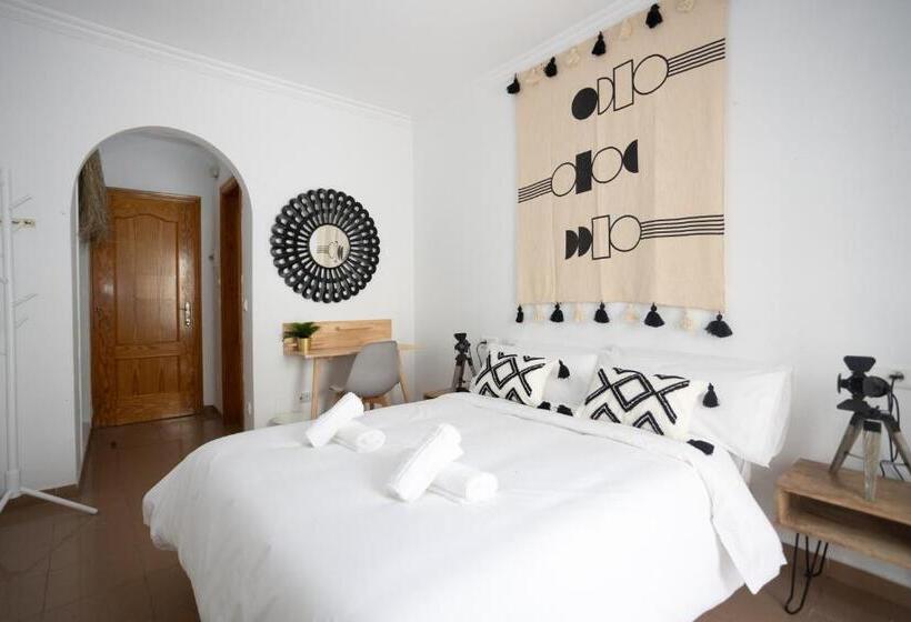 پانسیون Naim Guest House Nerja