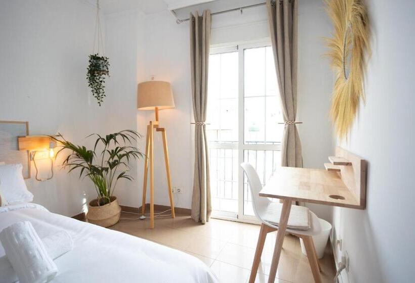 پانسیون Naim Guest House Nerja