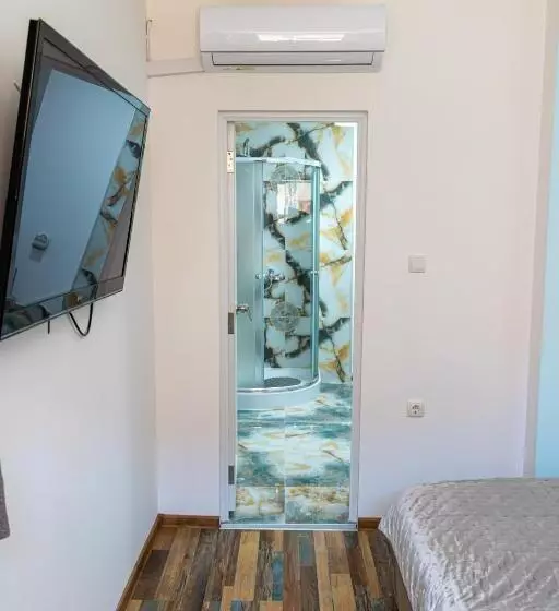 ペンション Navial