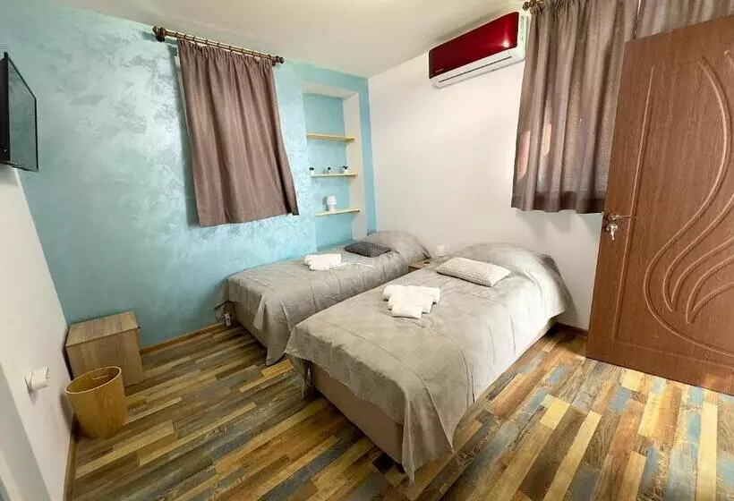 ペンション Navial