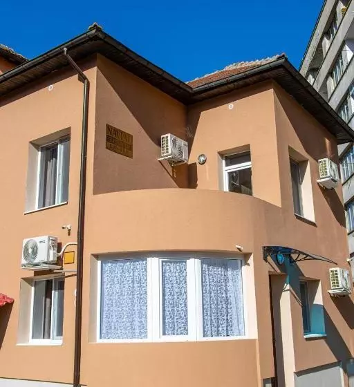 ペンション Navial