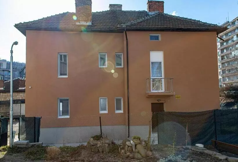 ペンション Navial