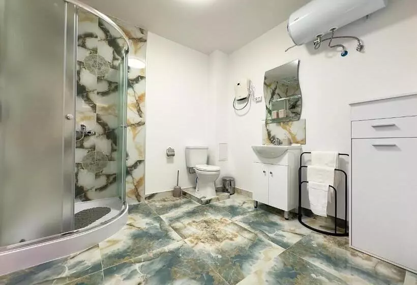 ペンション Navial