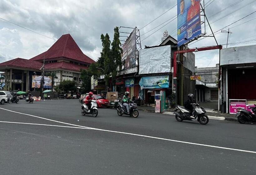 پانسیون Oemah Jawa Guesthouse Jember