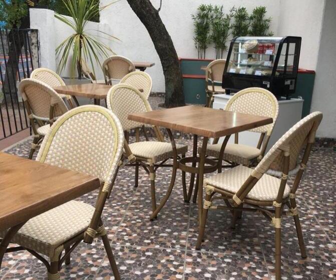 Pensão Oriente Hostal