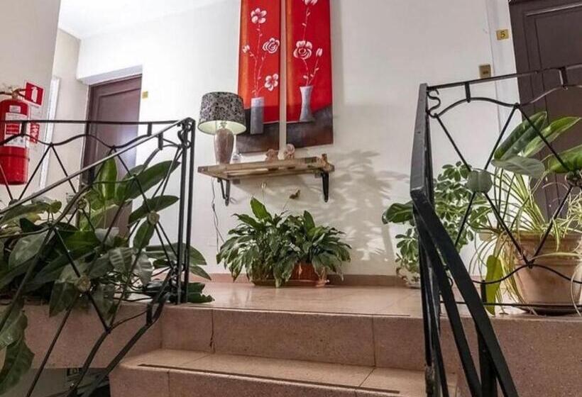 Pensão Oriente Hostal