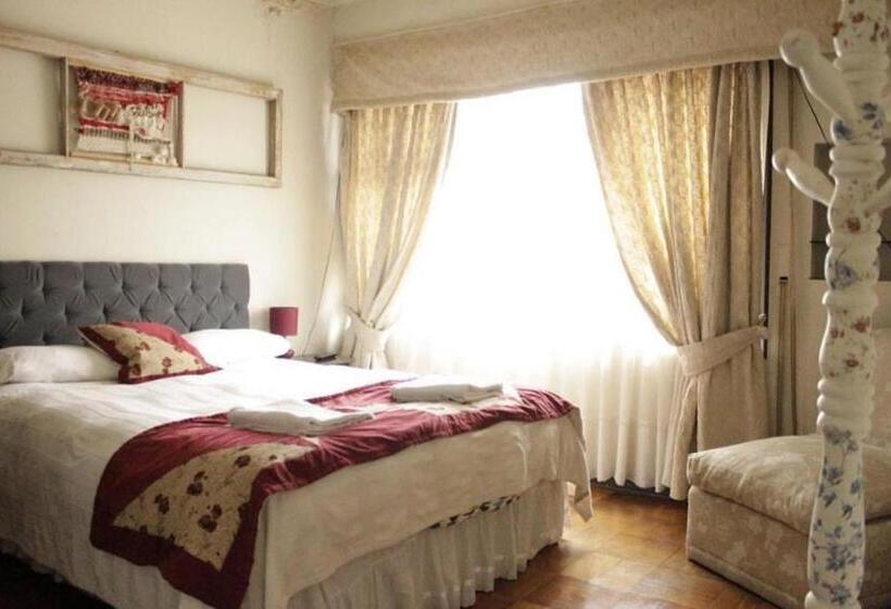 Pensão Oriente Hostal