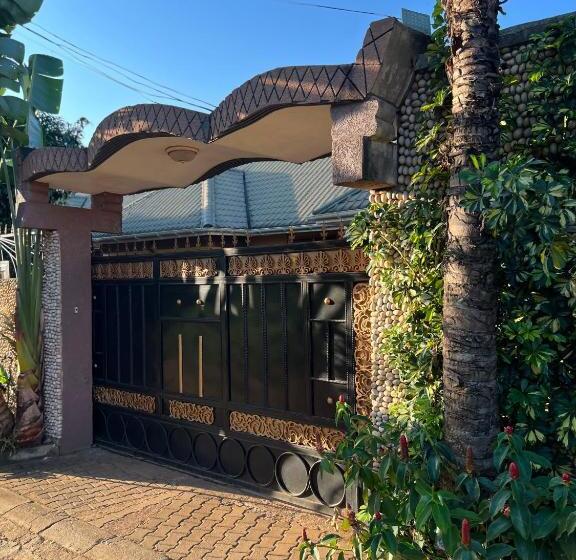 پانسیون Tropical Oasis Retreat