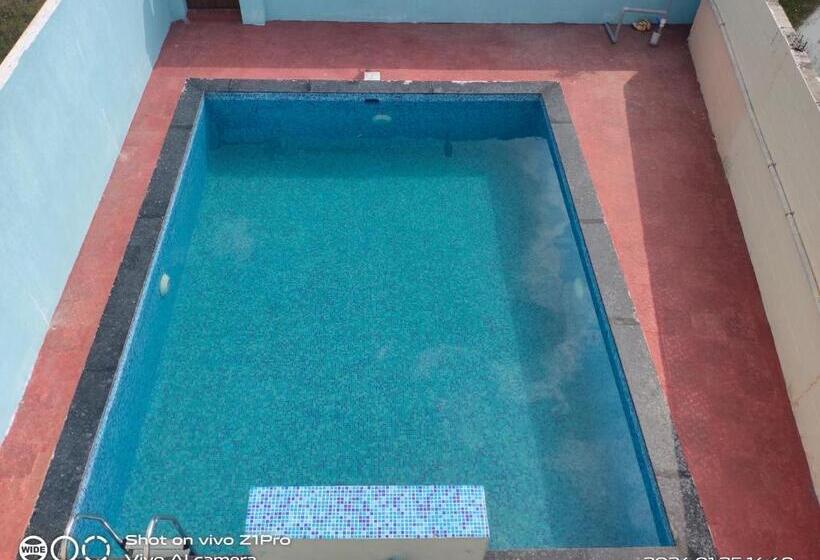 Pensão Uk Guest House