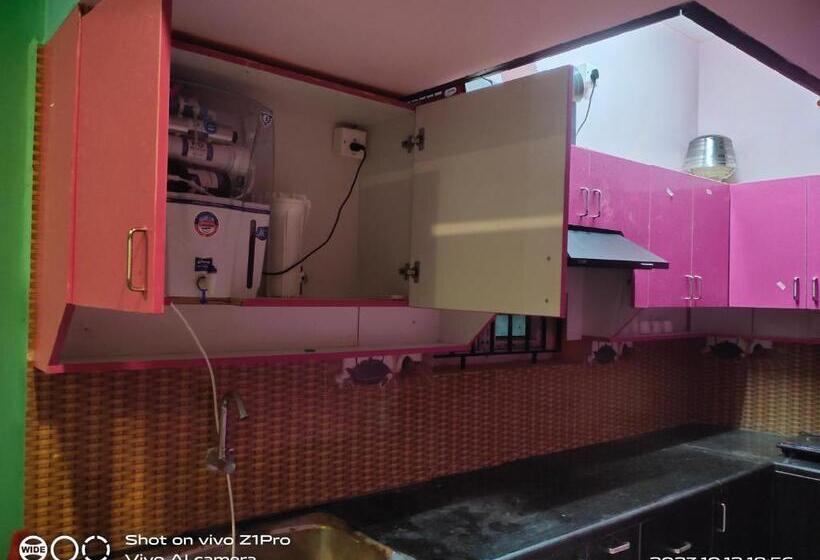 Pensão Uk Guest House