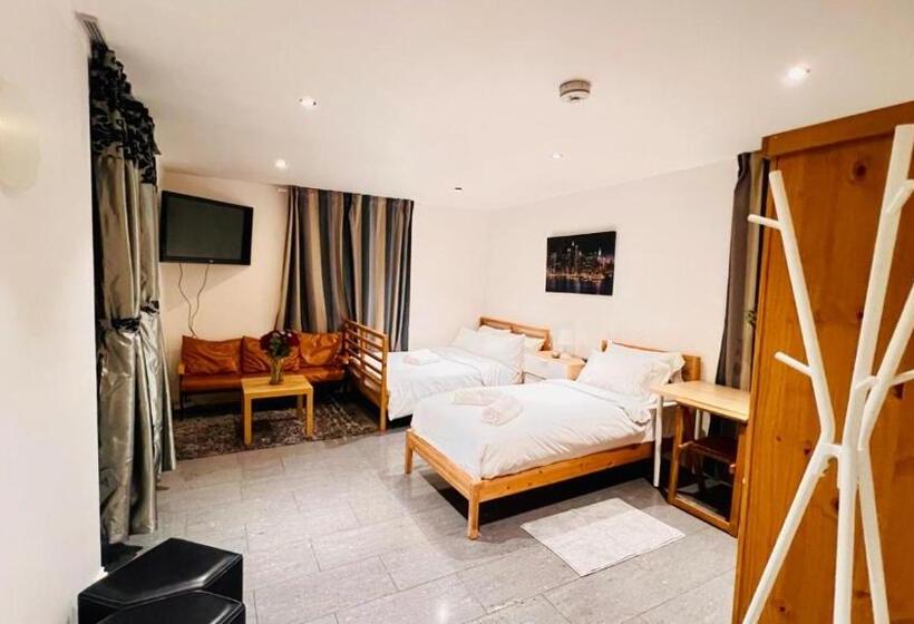 민박 City View Sunset Luxurious Apartment In London Zone 1 Including One Family Twin Room With Its Own St