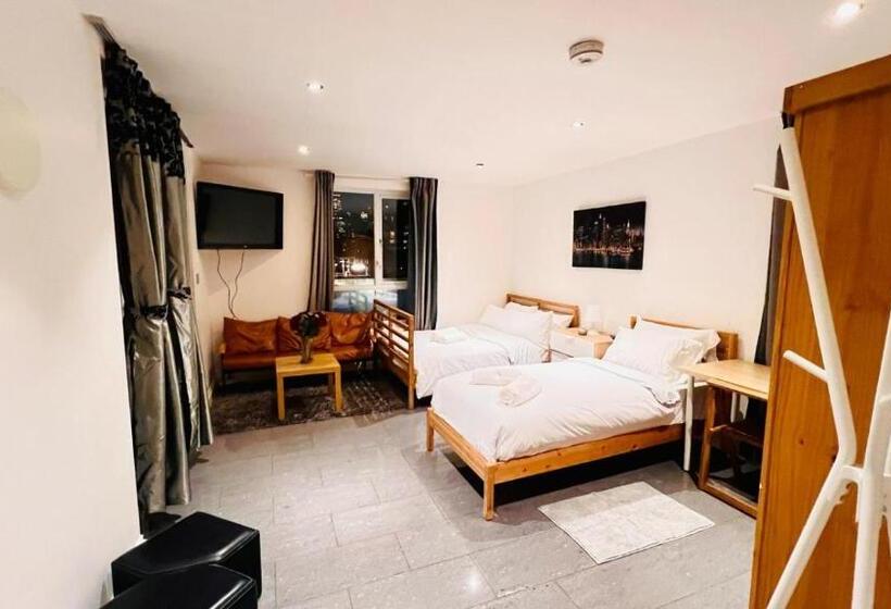민박 City View Sunset Luxurious Apartment In London Zone 1 Including One Family Twin Room With Its Own St
