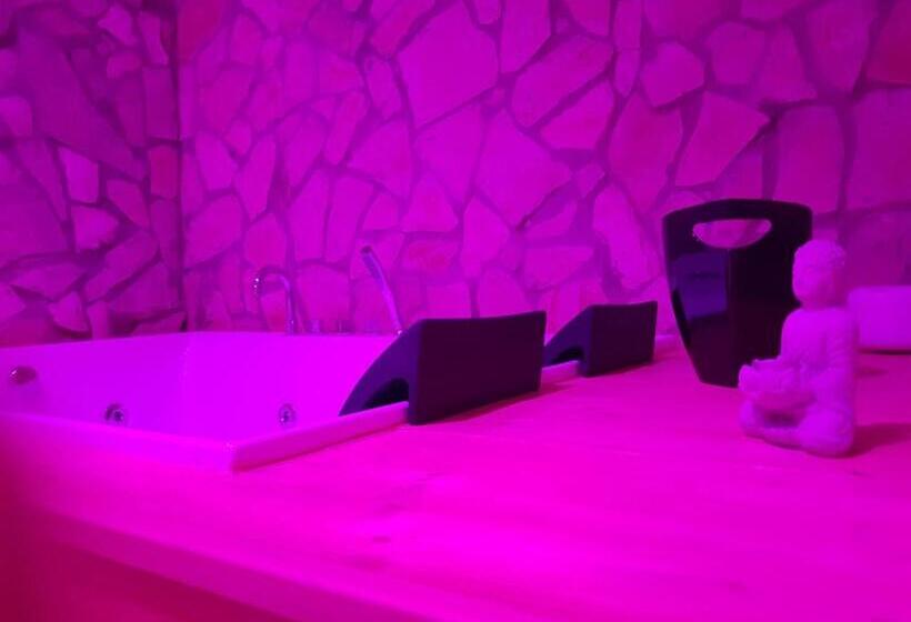 مبيت وإفطار Spa Suite 21