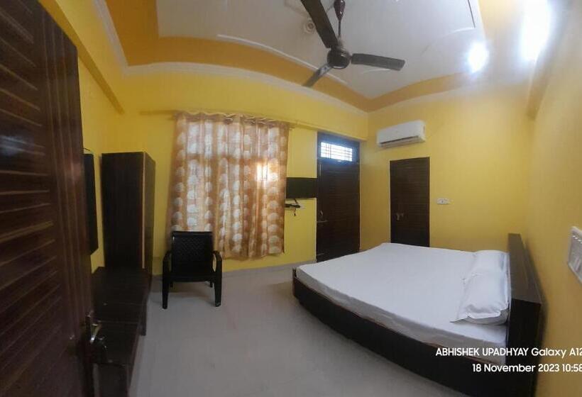 酒店 The Knights Inn