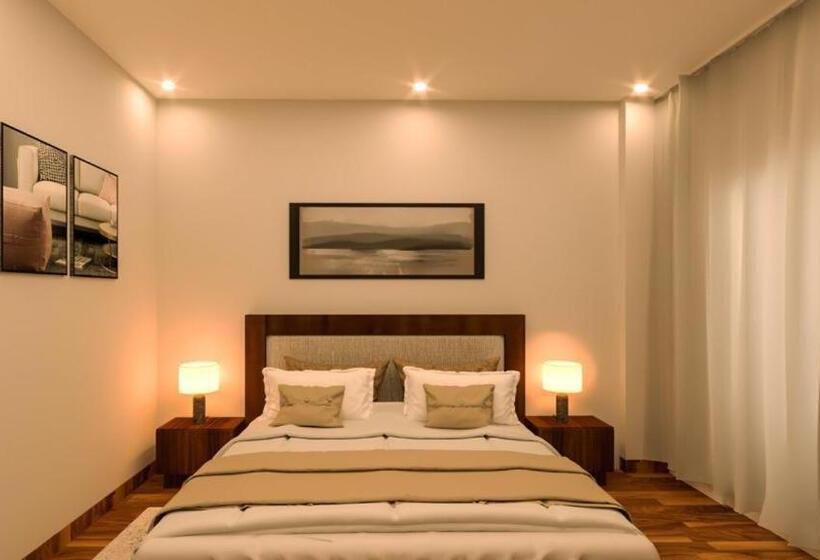 Отель The Mandirian