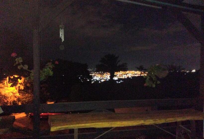 ペンション Hostal Restaurante Checha