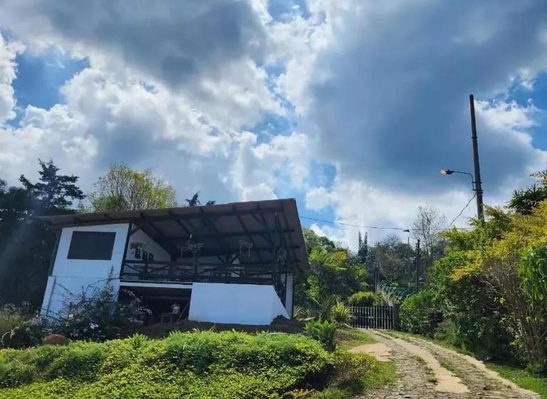 ペンション Hostal Restaurante Checha