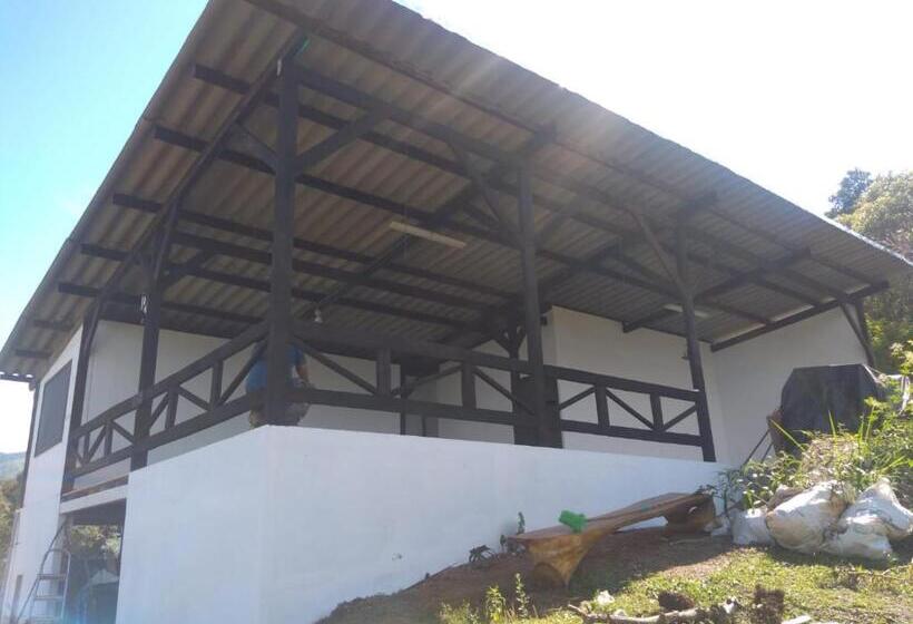 ペンション Hostal Restaurante Checha