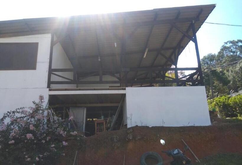 ペンション Hostal Restaurante Checha