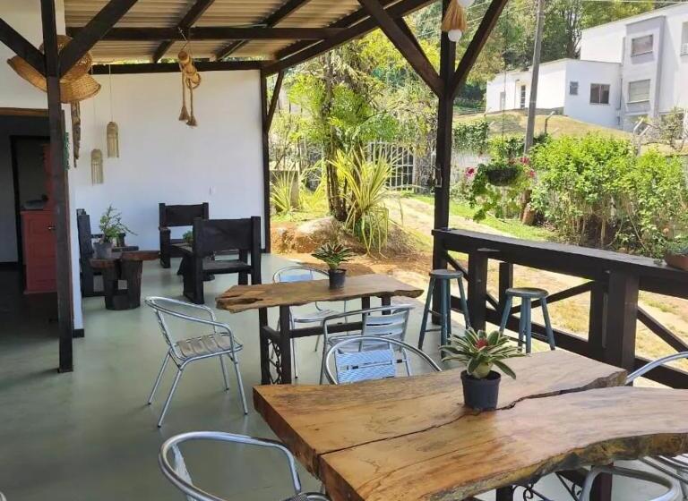 ペンション Hostal Restaurante Checha